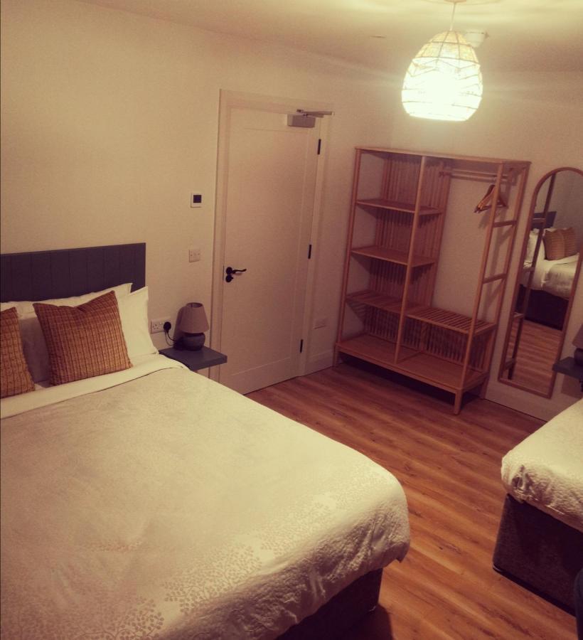 Cedar Lodge Woodford  Buitenkant foto
