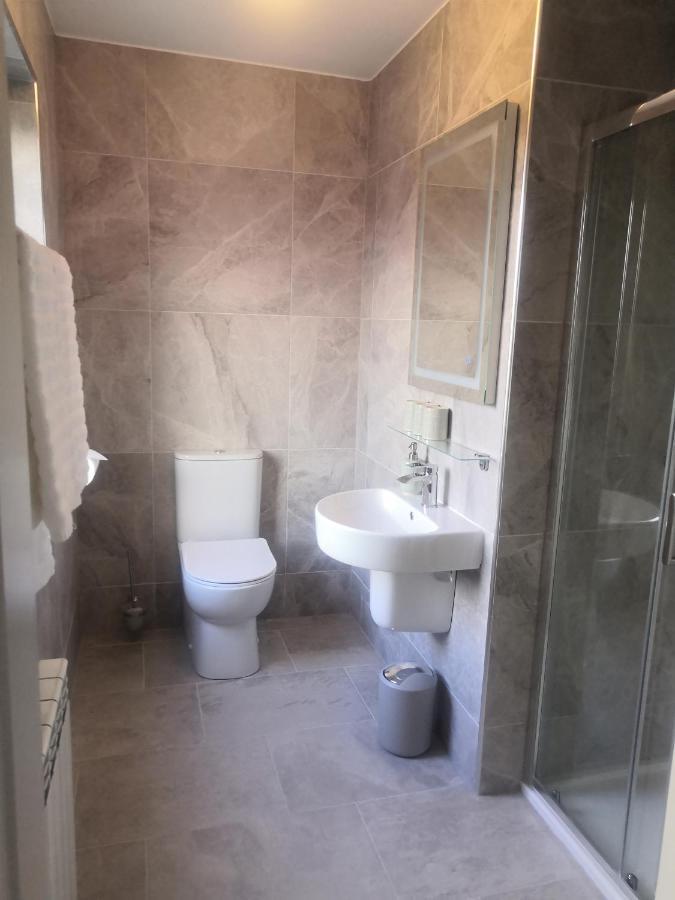 Cedar Lodge Woodford  Buitenkant foto
