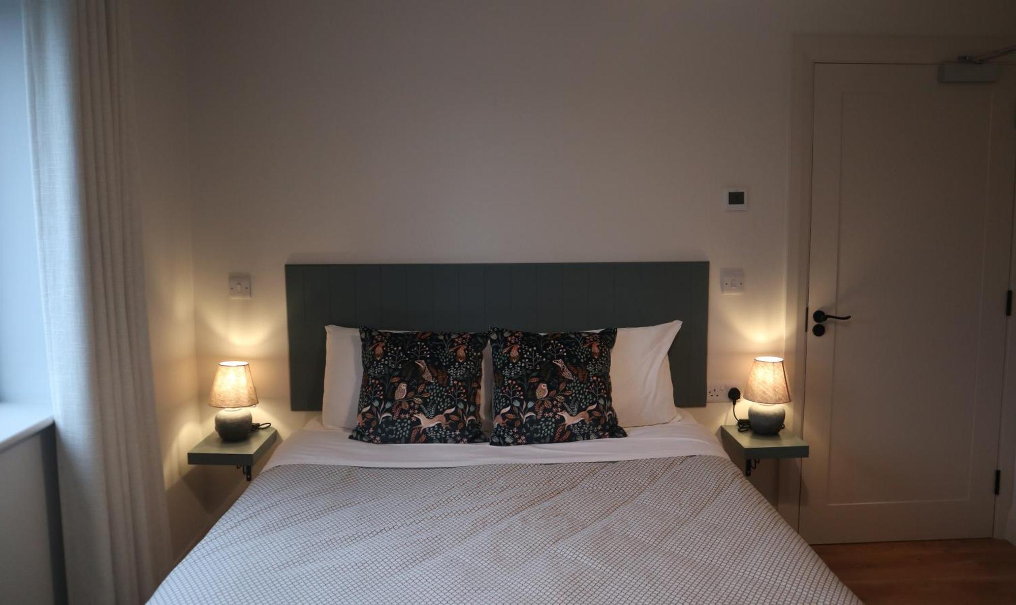 Cedar Lodge Woodford  Buitenkant foto